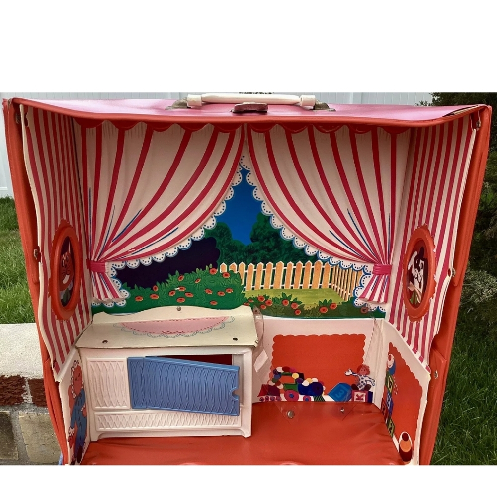 Mattel Cheerful and Tearful nursery/carrying case playset with two dolls bed. - Picture 16 of 16